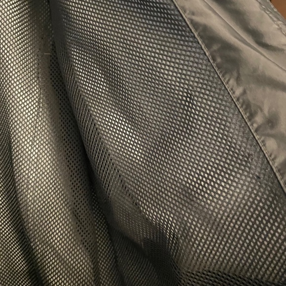 Columbia Windbreaker Jacket - Black with Hood and Velcro Closures - Picture 14 of 15